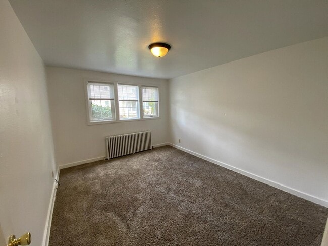 Photo - 443 NE Winchester St