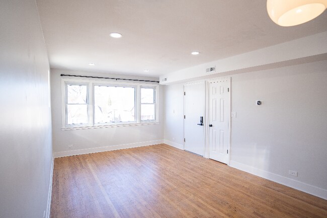 Photo - 5735 W Addison St Unit 2