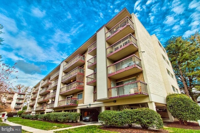 Building Photo - 10320 Westlake Dr Unit E103