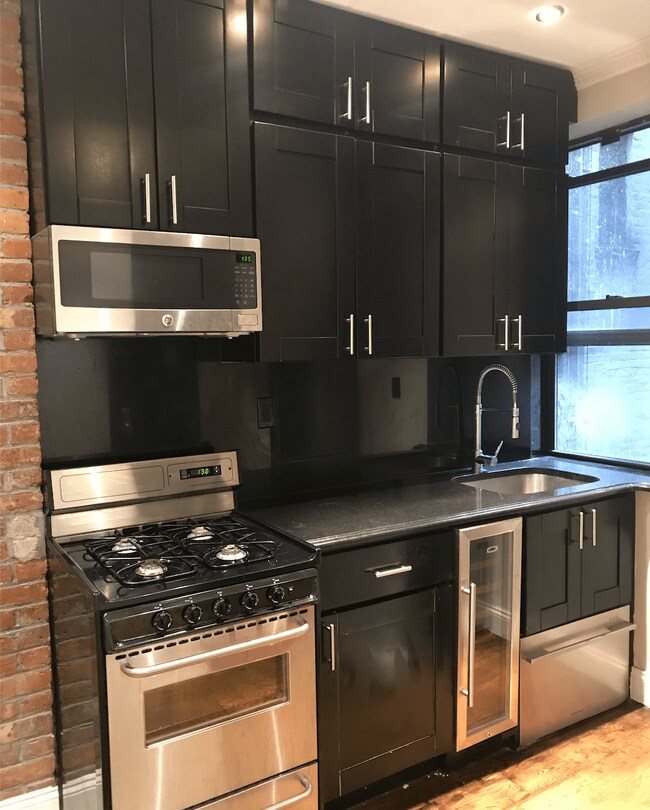 Photo - 436 W 52nd St Unit APT 6C