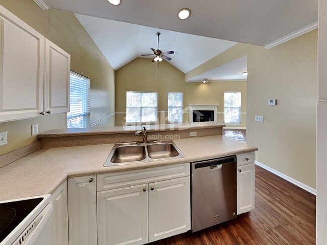 100 Cross Cove Ct