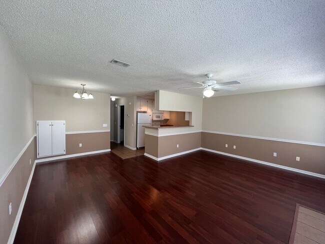 Photo - 205 Wakefield Way Unidad 1