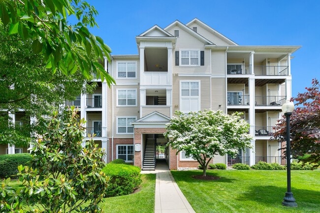 Edificio - 19625 Galway Bay Cir Unidad 204