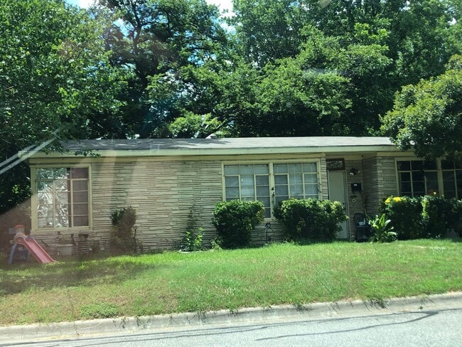 Building Photo - House for Lease