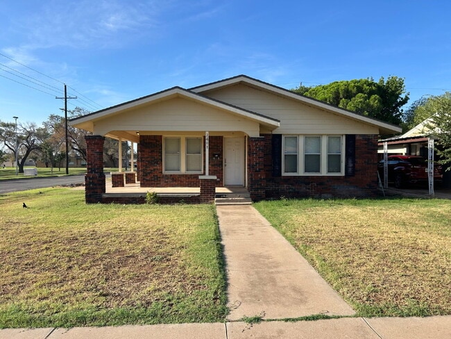 Building Photo - A Lubbock Gem Awaits! Rental