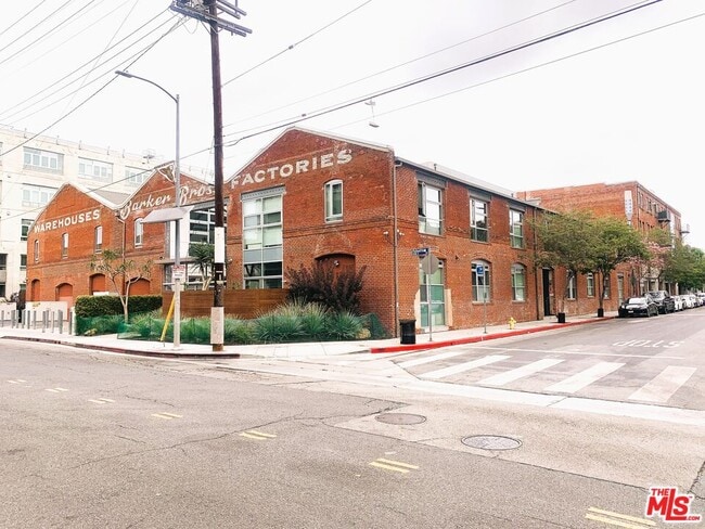 Building Photo - 527 Molino St Unit 202