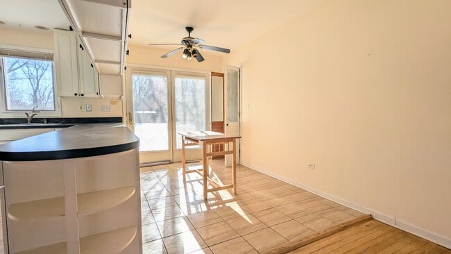 Photo - 709 W Kenilworth Ave