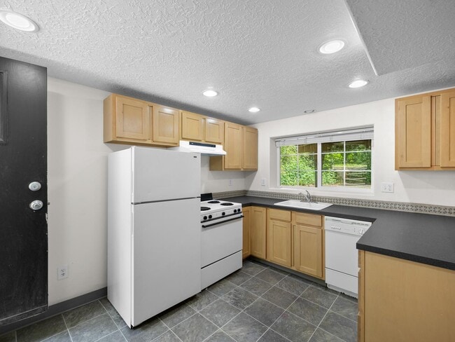 Photo - 758 SE Lambert Cir