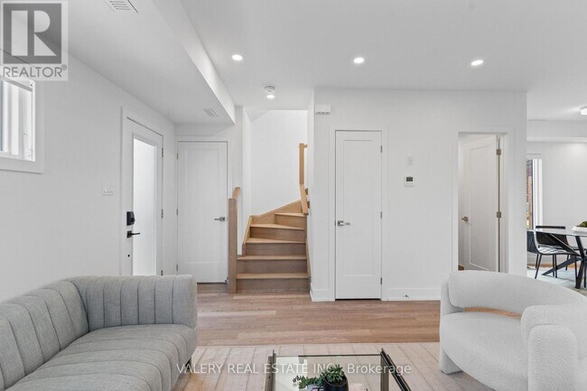 Photo - 15 Acorn Ave