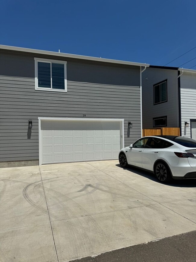 Photo - New 4 Bed / 2.5 Bath Duplex! $500 Amazon Gift Card! First 1.5 Month's Rent Is Free!