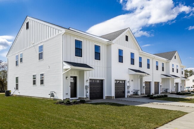 Photo - 969 Woodview Ct