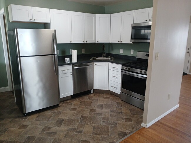 Photo - 2472 Beech St