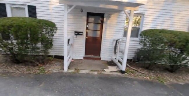 Building Photo - 697 Main St Unit 3