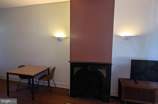 Photo - 826 N Woodstock St Unit 1