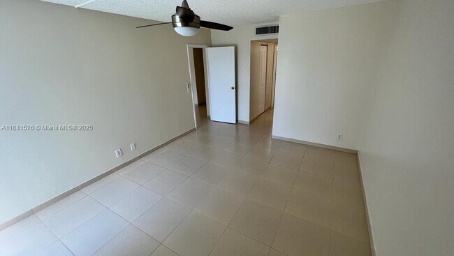 Photo - 20500 W Country Club Dr Unit 204
