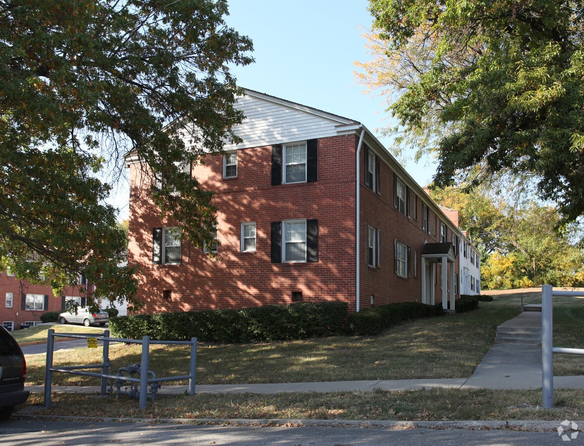 Oakhill Manor Apartments - Plaza Hill Manor Apartments