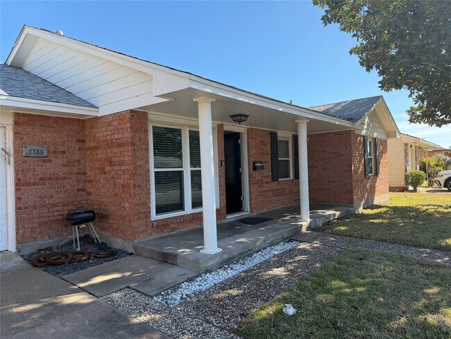 Photo - 2806 Pine St