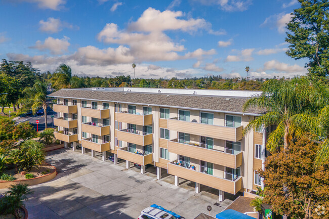 Building Photo - Village Green Apartments