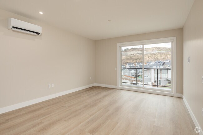 1BR, 1BA w/Den - 627SF - Living Room - Westview