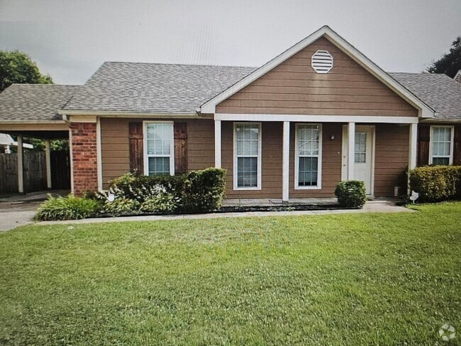 Building Photo - Available Now! Rental