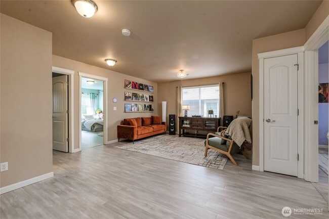 Photo - 1438 Farina Lp SE