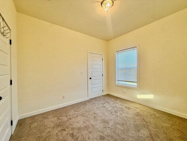 Photo - 1801 Russell Ave