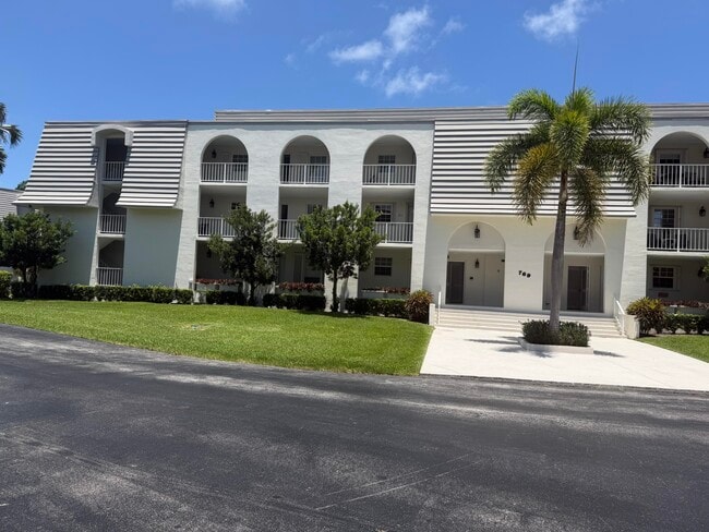 Photo - 769 Jeffery St Unidad 2-103