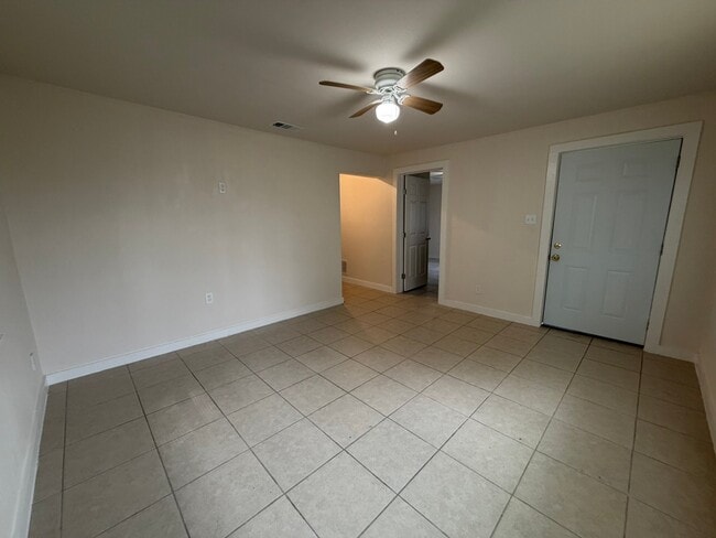 Photo - 209 E Graham St