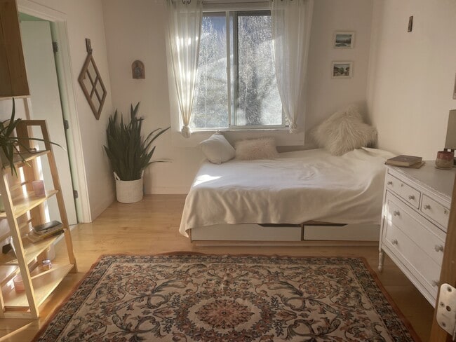 Building Photo - 1600 Pinebrook Blvd Unit C