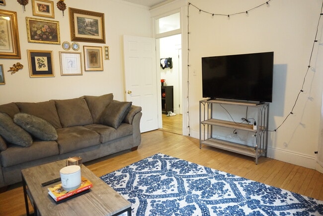 Photo - 42 Strathmore Rd Unit 2