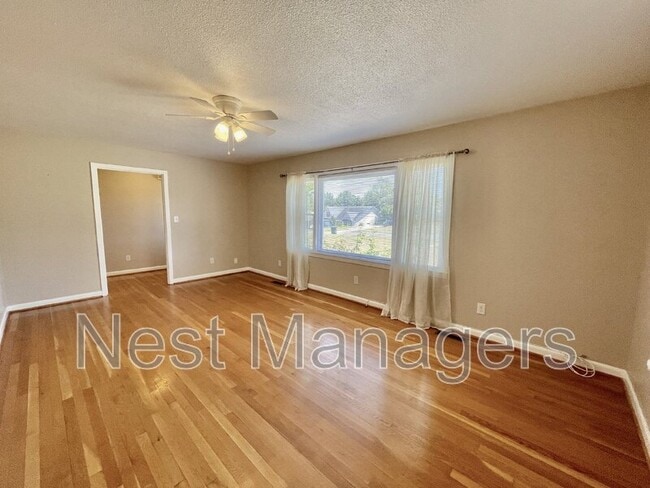 Photo - 621 Welsh Pl