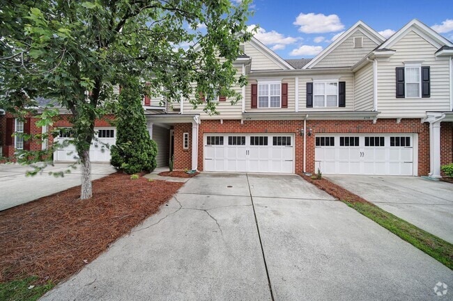 Building Photo - Beautiful Three Bed Two and Half Bath Town... Rental