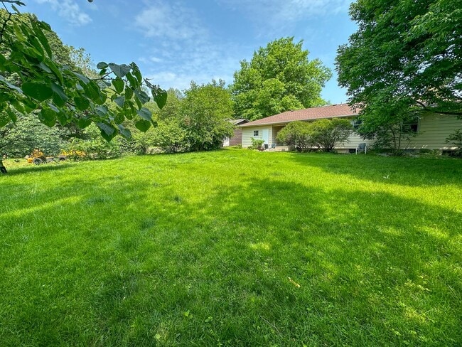 Photo - 2004 McCarthy Rd