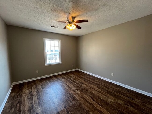 Photo - Renovated 3 Bedroom 2.5 Home for Rent!