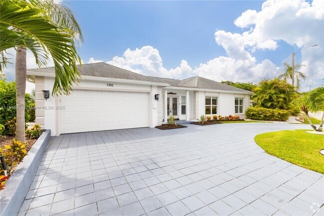 Building Photo - 4902 N Travelers Palm Ln Rental