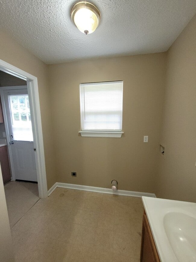 Photo - 121-123 Mario Circle Unit 121