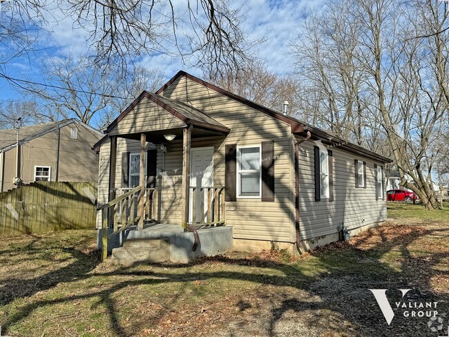 Building Photo - Charming Bungalow-Style Two-Bedroom, One-B... Rental