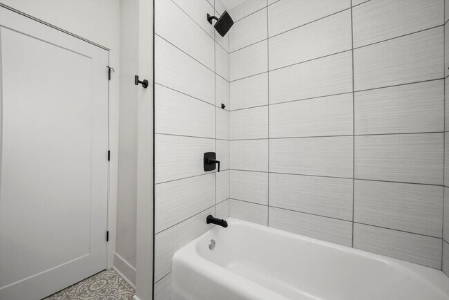 Photo - 6256 N Whipple St Unit 2
