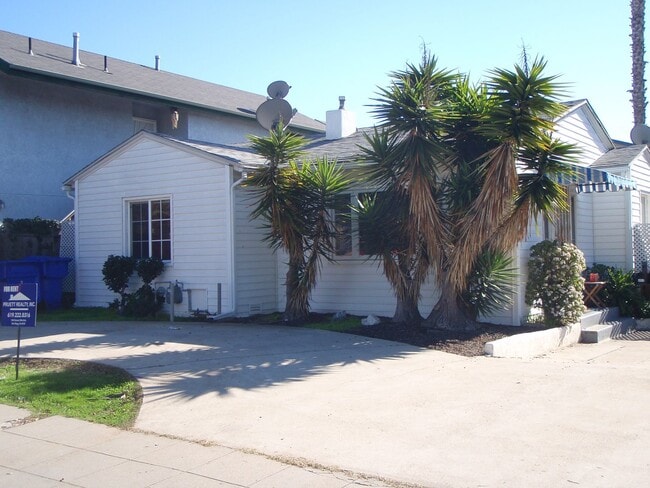 Building Photo - 1609 Diamond St Unit 1611