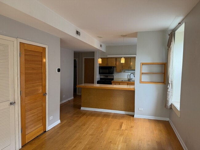 Photo - 1368 W Evergreen Ave Unit 3F
