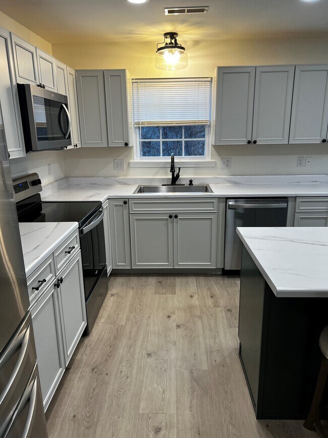 Photo - 2015 Oak Leaf Dr Unit B