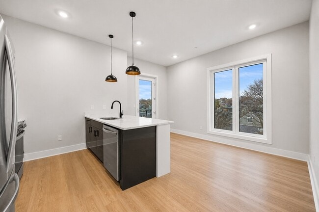 Building Photo - 379 Somerville Ave Unit 10