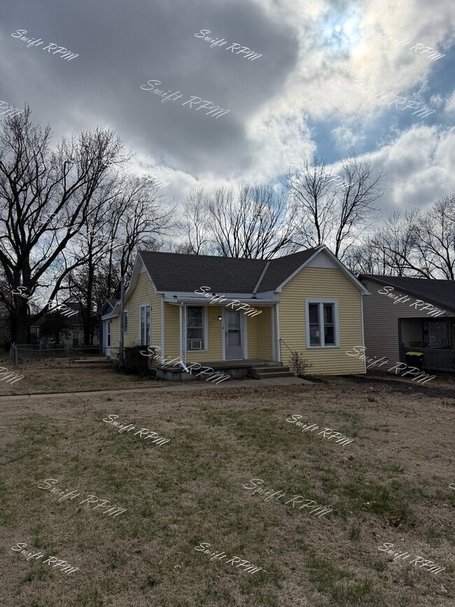 Building Photo - 314 E Kansas St