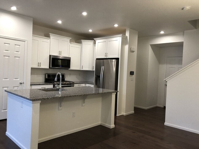 Photo - Modern Three Bedroom Townhome Available For Rent in Creekside