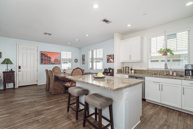 512 Heron Ln