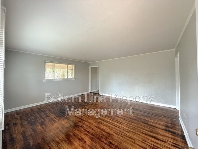 Photo - 5530 Radford Ave