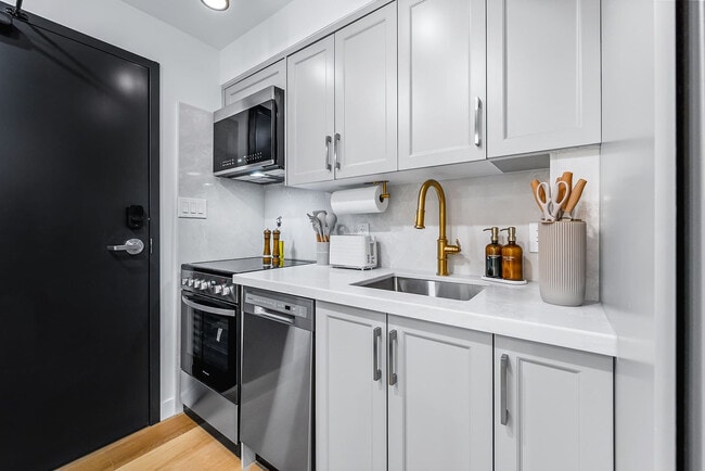 Photo - 168 McCaul St Unit SI ID1389235P