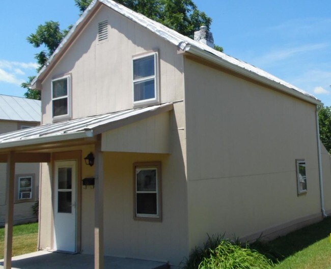 1825 Walnut Avenue - 1825 Walnut Avenue House