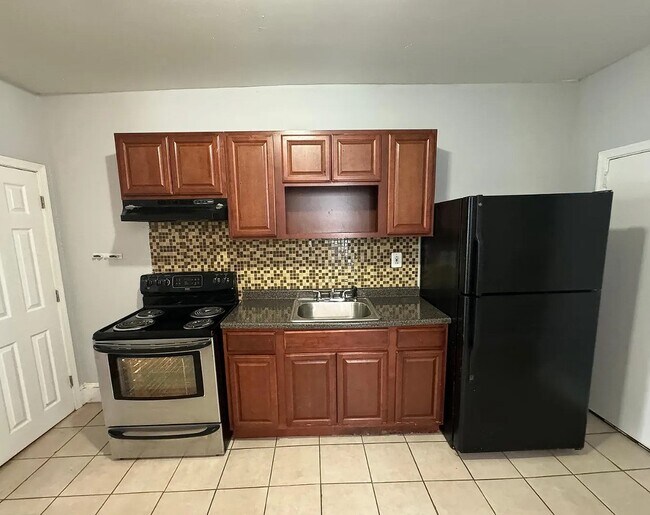 Photo - 426 N Salford St