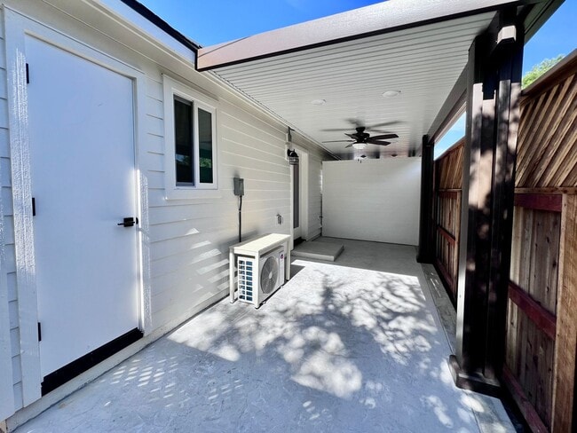 Photo - $1,595 Clovis Cottage,  1 Bed / 1 bath - 5th & Sunnyside Ave. / Solar Included!